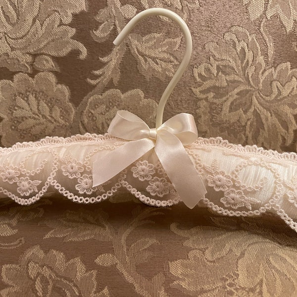 The Classic - Luxurious Lace Satin Padded Hanger