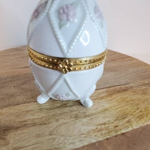 Vintage Porcelain Footed Egg Trinket Box White with Gold trim 5 1/2"