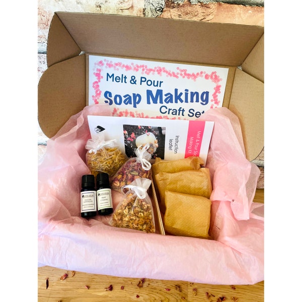 Melt & Pour Organic Soap Making Kit - 100% Natural - Made in the UK - Vegan Friendly - Aromatherapy Soap DIY Set - Craft Kit