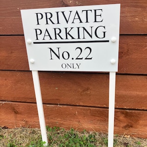 PERSONALIZOWANY PRYWATNY / ZAREZERWOWANY Parking / Nazwa domu - Znak z długimi, mocnymi nogami / - 300 mm x 200 mm - Nogi 500 mm (około 12" x 7,5" x 20")