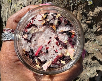 Venusian Glamour Salt – Ritual Bath for Beauty, Attraction & Soft Power