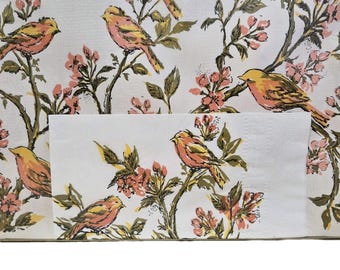 Tovagliette e tovaglioli Monogram of California Paper con uccelli e fiori, stile MCM, vintage, nuovi di zecca.