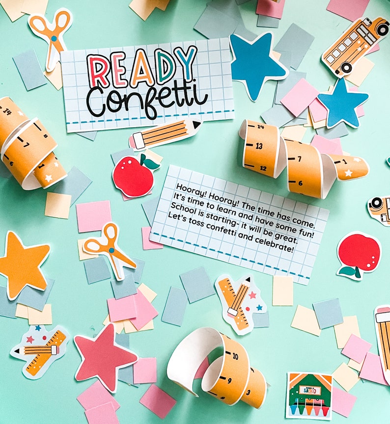 Pode incluir: Um fundo verde com confete e um cart&atilde;o que diz "READY Confetti!" O cart&atilde;o tem uma ma&ccedil;&atilde; vermelha, um l&aacute;pis e uma r&eacute;gua. O texto no cart&atilde;o diz: "Hooray! Hooray! The time has come. It's time to learn and have some fun! School is starting - it will be great. Let's toss confetti and celebrate!"