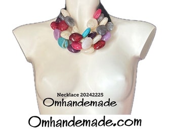 20242225 Colored necklace, bib necklace, layered multi-strand relief necklace, maxi choker necklace in resin and leather braces