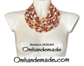 20191565 collana beige panna nocciola caramello, collana bavaglino girocollo, collana multi strato rilievo colletto in pelle by Omhandemade