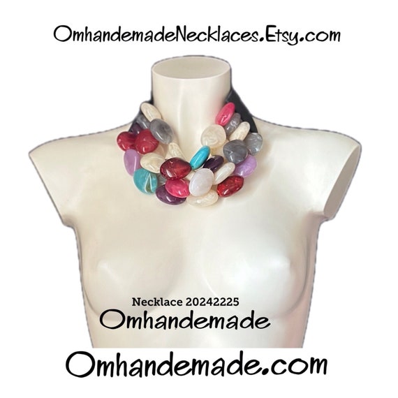 20242225 Colored necklace, bib necklace, layered multi-strand relief necklace, maxi choker necklace in resin and leather braces