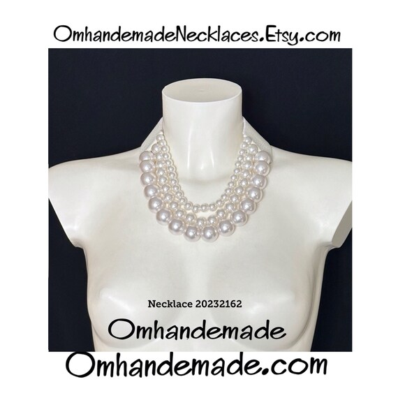 20232162 white pearl necklace, choker necklace, multi-strand necklace, leather collar, statement necklace, necklace made in Italy
