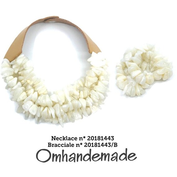 20181443 cream necklace, bib necklace, chunky necklace, multistrand necklace, relief layered necklace, necklace with stretch bracelet