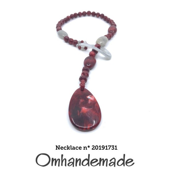 20191731 Burgundy necklace, one-strand necklace with central burgundy gem T-shaped closure in gray ring, by OMHANDEMADE , necklace for her