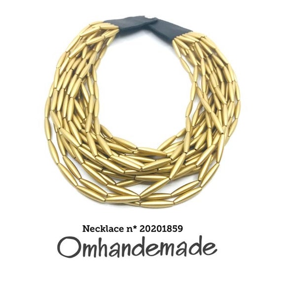 20201859 collana dorata, collana donna, collana girocollo oro, collana multifilo stratificata rilievo con chiusura in pelle by Omhandemade
