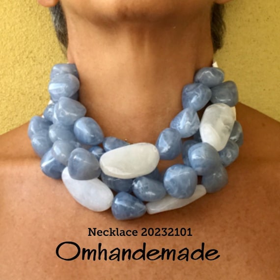 20232101 Light blue and white necklace, bib necklace, choker necklace, multi-strand necklace with layers of relief, chunky necklace, chunky beads