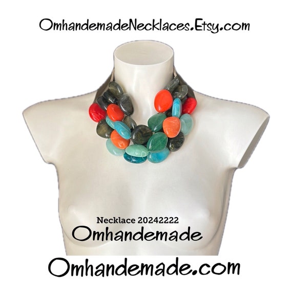 20242222 Green and coral necklace, bib necklace, layered multi-strand relief necklace, maxi choker necklace in resin and leather