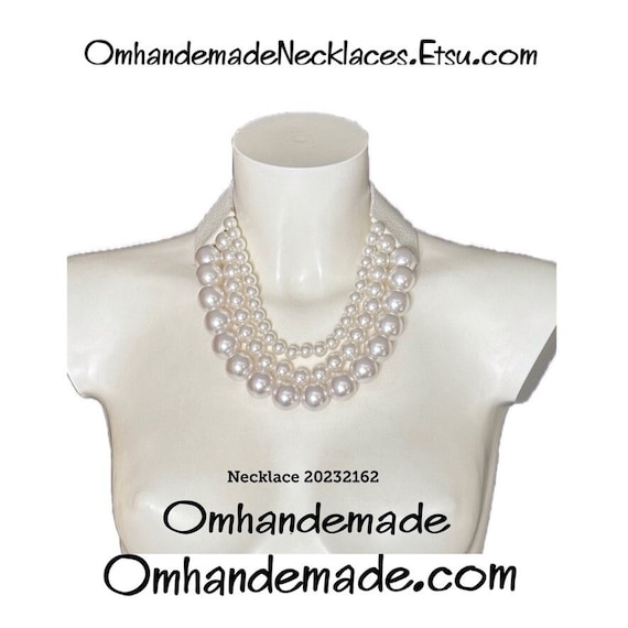 20232162 white pearl necklace, choker necklace, multi-strand necklace, leather collar, statement necklace, necklace made in Italy
