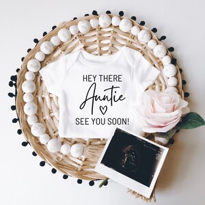 Hi Auntie Baby Announcement Onesie To Sister, Sister In Law, Aunt Pregnancy Announcement Onesie ®, Aunt To Be Gift, Sister To Aunt Gift Box