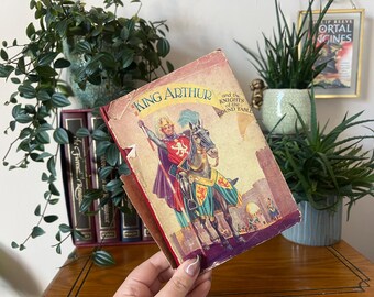 King Arthur and The Knights of The Round Table, Phyllis Briggs - Dean and Son LTD 1950's - Vintage Hardback Book