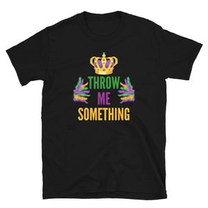 Jogue-me algo camiseta de &lt;br&gt; Entrega Rápida? Nova Orleães Camiseta de &lt;br&gt; Entrega Rápida? Camisa do carnaval | Terça-feira gorda camiseta de &lt;br&gt; Entrega Rápida? camisa da parada | Camisa NOLA | Camiseta unissex de manga curta