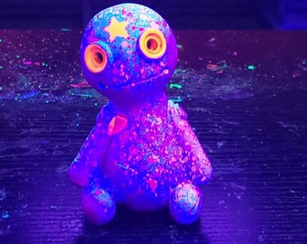 Blacklight Reactive Cone Incense Burner - Smokey Shmeckie