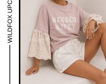 Rek. pris: 108 | Återvunnen Wildfox ”Wifey” brudtröja – Storlek M | Babyrosa