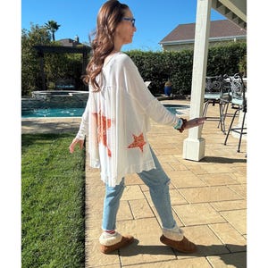 Precio de venta sugerido: $98. Camiseta Henley de punto reciclada de Free People, talla S / Talla única. Envío el mismo día. imagen 3