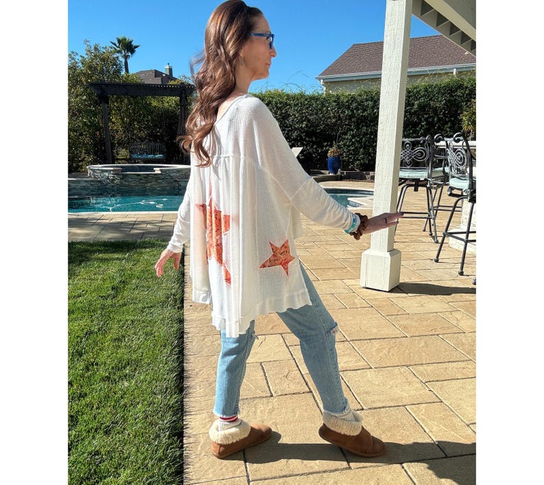 Precio de venta sugerido: $98. Camiseta Henley de punto reciclada de Free People, talla S / Talla única. Envío el mismo día. imagen 3