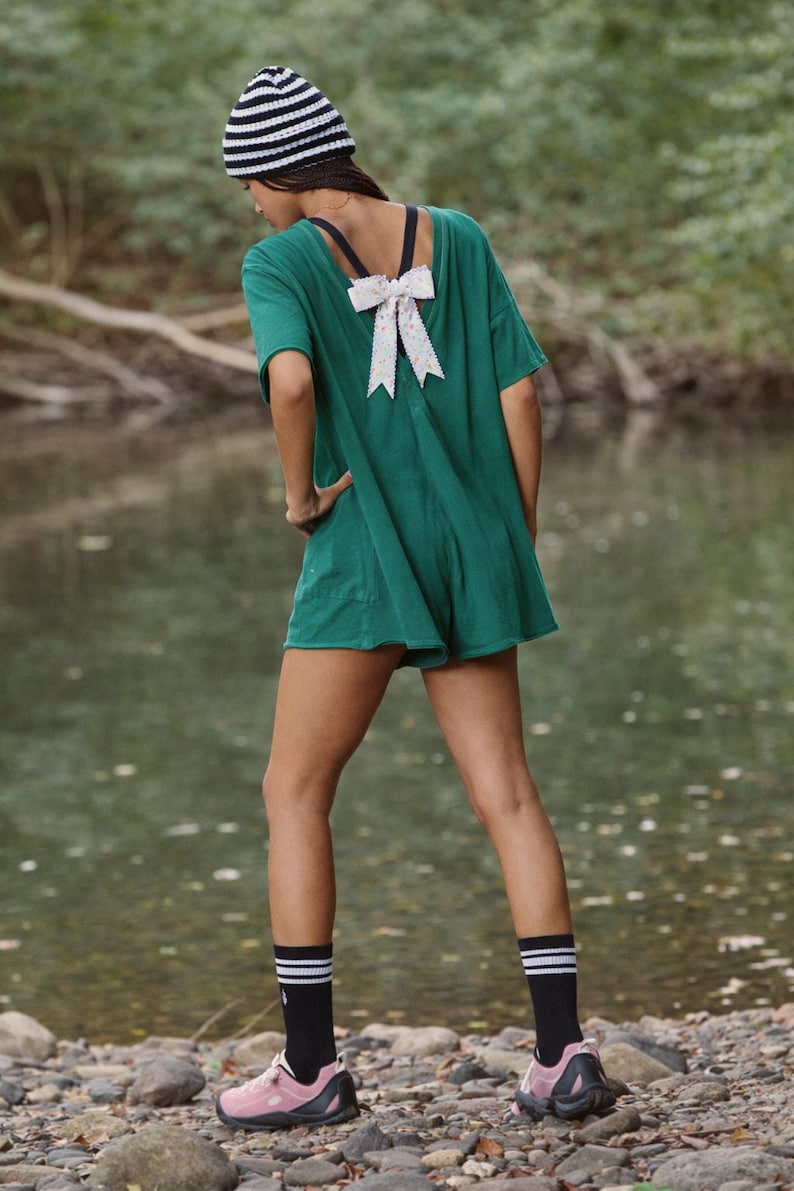 Precio de venta sugerido: 60 / Mono corto Free People FP Movement Hot Shot / Talla S-M / Verde Heritage imagen 2
