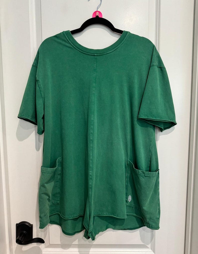 Precio de venta sugerido: 60 / Mono corto Free People FP Movement Hot Shot / Talla S-M / Verde Heritage imagen 3