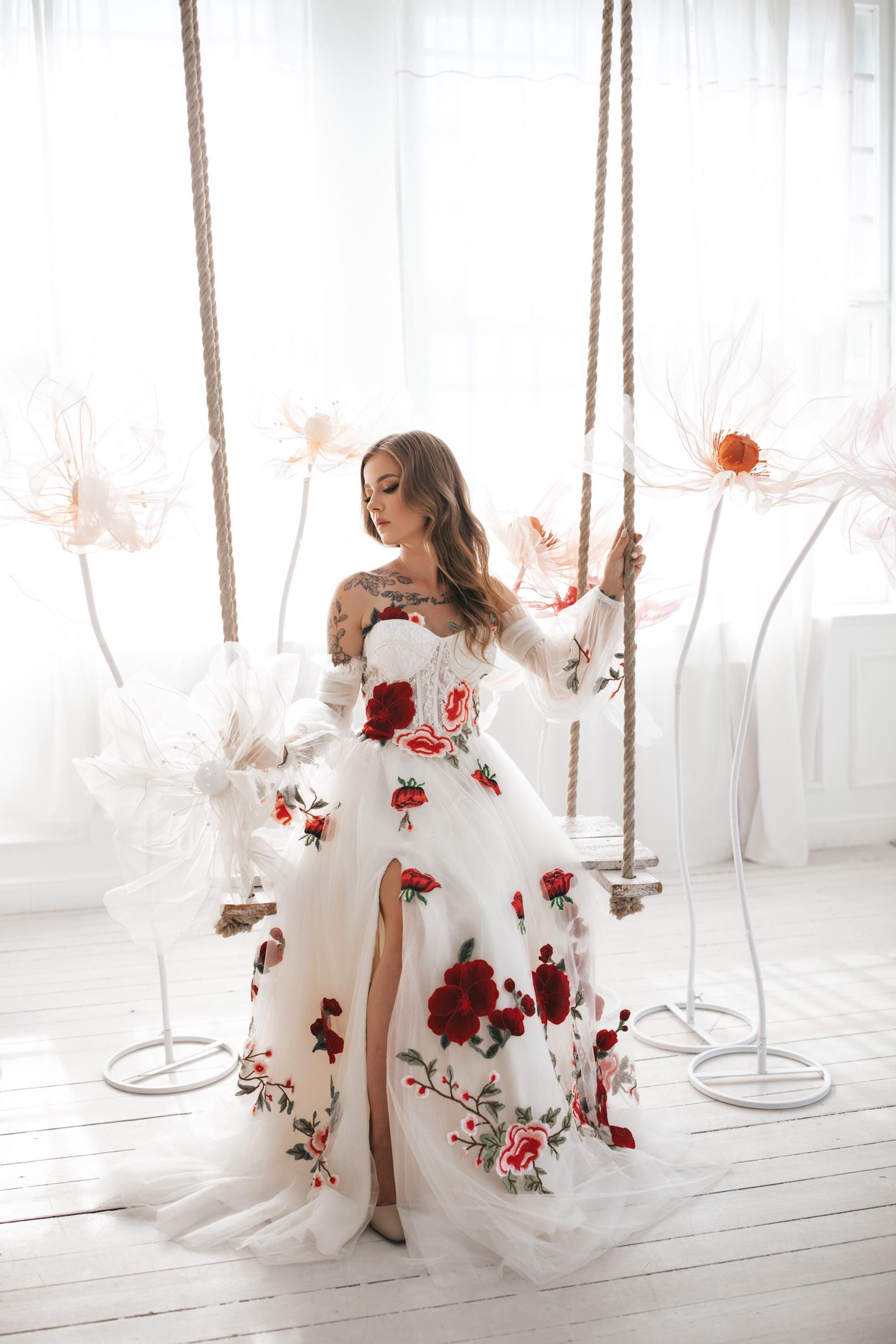 Romantic Wedding Gown With Roses Romantic Wedding Gown With Roses