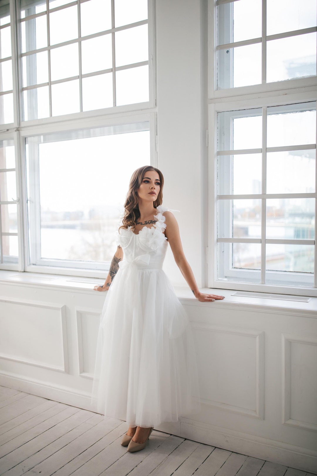 FLOWER-EMBELLISHED MIDI DRESS IN WHITE
