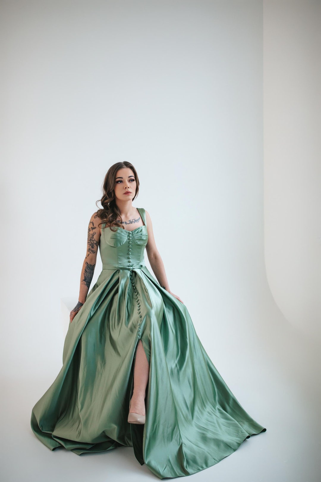 green satin button up dress Vestido Ophelia Button Down Midi Shirt - Verde