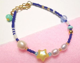 Star Bracelet / Celestial Jewelry / Zodiac Jewelry / Pearl Bracelet / Beaded Bracelet / Boho Jewelry / Iridescent