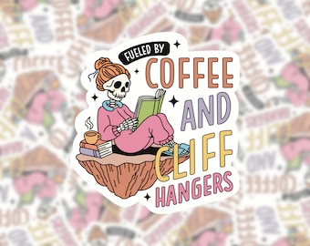 Autocollant livresque en vinyle Coffee and Cliff Hangers | Fantastique charbon Fiction Romance | Sticker pour ordinateur portable Kindle | Lecture squelette confortable | Cadeau club de lecture