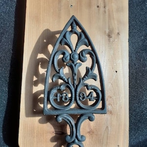 Wilton Trivet/Footed Trivet/Cast Iron