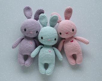 Kuscheltier Kleiner Hase Häschen gehäkelt aus Baumwolle in verschiedenen Farben