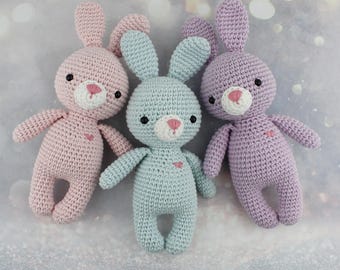 Häkeltier HASE MINI aus Baumwolle hellrosa, flieder oder hellblau Osterhase