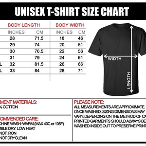Puede incluir: Tabla de tallas de camiseta unisex con medidas en pulgadas y cent&iacute;metros. La tabla muestra la longitud y el ancho del cuerpo para las tallas S, M, L, XL, 2XL y 3XL. La tabla tambi&eacute;n incluye instrucciones de cuidado para la camiseta, que est&aacute; hecha de 100% algod&oacute;n.