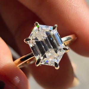 2 CT Elogated Hexagone Moissanite Solitaire Engagement Ring Gift For Her Wedding Ring Promise Ring 10K 14K 18K Gold Ring