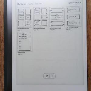 Puede incluir: Una captura de pantalla de una aplicaci&oacute;n de bloc de notas digital en un dispositivo tableta. La aplicaci&oacute;n se llama "reMarkable" y muestra una lista de archivos, incluidas notas adhesivas con texto escrito a mano y una lista de tareas pendientes. La pantalla tambi&eacute;n muestra un icono de b&uacute;squeda y un signo m&aacute;s.