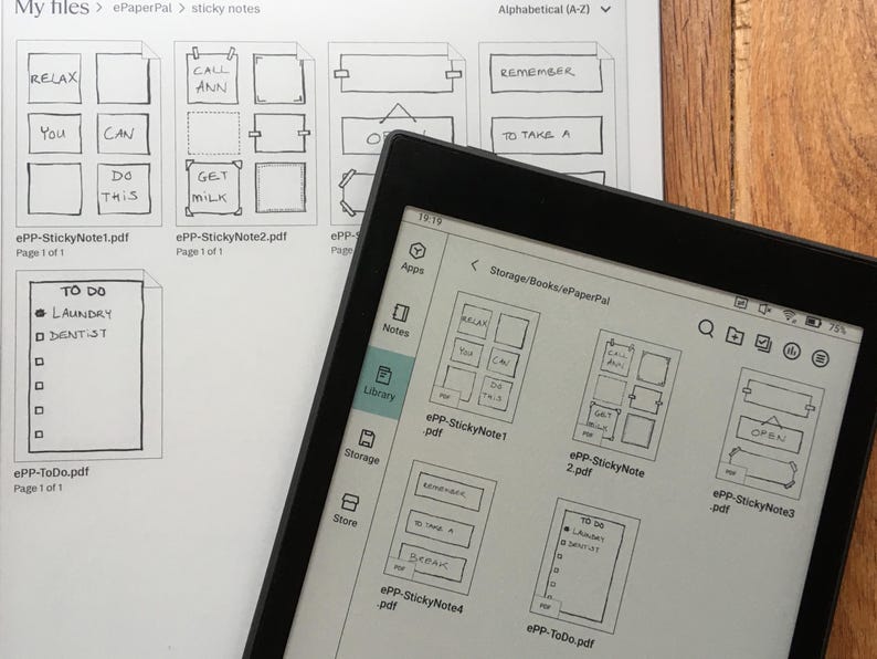 Puede incluir: Una lectora de libros electr&oacute;nicos en blanco y negro que muestra una lista de archivos, incluyendo "ePP-StickyNote1.pdf", "ePP-StickyNote2.pdf", "ePP-StickyNote3.pdf", "ePP-StickyNote4.pdf" y "ePP-ToDo.pdf". Los archivos est&aacute;n organizados en una cuadr&iacute;cula en la pantalla.