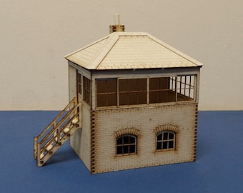 B 00-33 OO-spår Liten LMS-signalstation med vänster- och högertrappalternativ - (4 mm skala, 1/76)