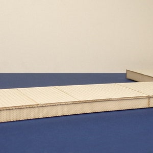 B 00-07A station platform with building extension - (4mm scale, 1/76)