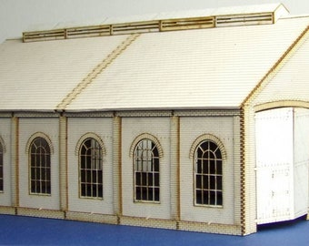 B 00-10 OO gauge medium double track engine shed with round windows - (4mm scale, 1/76)