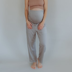 Maternity pocket pants black made of Tencel & is perfect for yoga