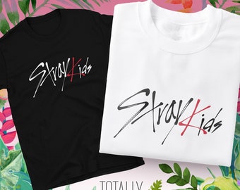 NMIXX ロゴ ユニセックス Tシャツ - Etsy 日本