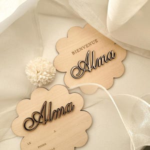 Carte de bienvenue bébé - pancarte en bois personnalisée sur mesure fleur