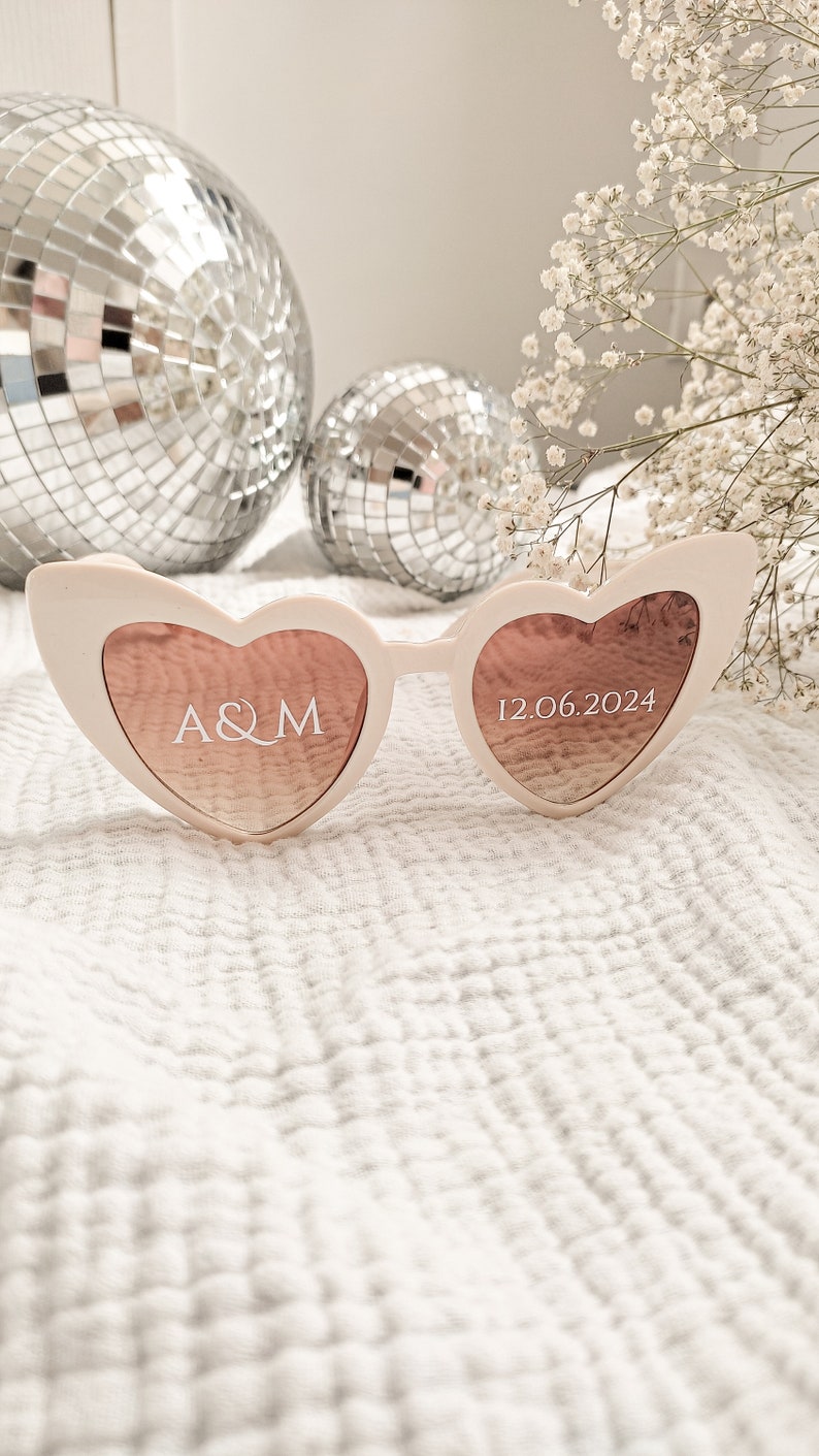 Lunettes coeur personnalisées Sticker autocollant lunettes coeur pour mariage, photobooth, anniversaire lunettes beige