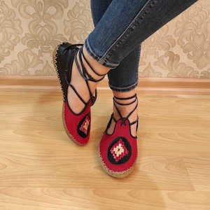Red & Black Women Handmade Yemeni Shoes, Yemeni Shoes Women, Barefoot Shoes, Earthing Shoes,  Ankle Strap Unique Artisan Footwear