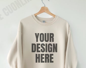 Sand Gildan 18000-mockup, Gildan 18000 Sand, Sand-sweatermodel, Sand-mockup met ronde hals, Sand-trui, Sand Gildan-sweatshirt eenvoudig