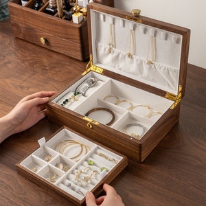 Nussbaum Holz Schmuckschatulle Geschenk, Vintage Schmuck Organisator, 2-Schicht-Schmuckaufbewahrung, personalisiertes Geschenk für Frau, Geschenk für Paar