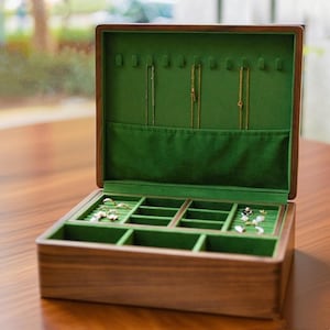 Gravieren Sie Namen Walnuss Schmuckschatulle für die Reise, tragbare Schmuckschatulle aus Holz, Schmuckorganisator-Aufbewahrung, personalisiertes Jubiläumsgeschenk für sie