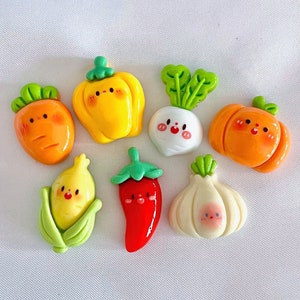 Set di 7 cabochon in resina a retro piatto con volto sorridente di verdure per bambini, mini ciondolo finto per cibo vegetale da fattoria per casa delle bambole, Decoden per accessori fai da te per capelli